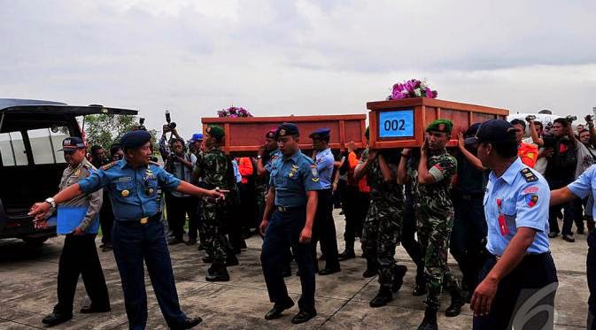 PENYEBAB TRAGEDI PESAWAT AIRASIA QZ8501 LENGKAP TERBARU 2014/2015