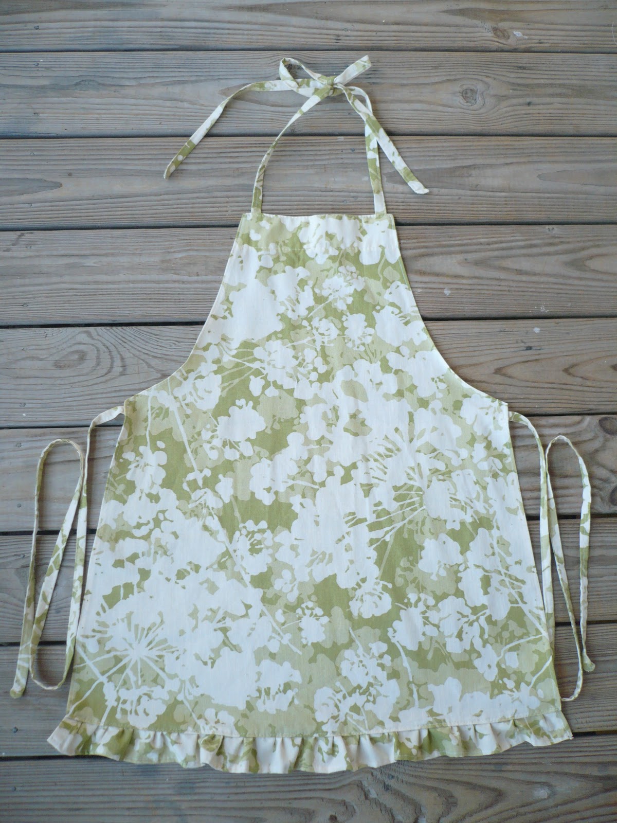 Jamie Leigh Short Aprons with Ruffles