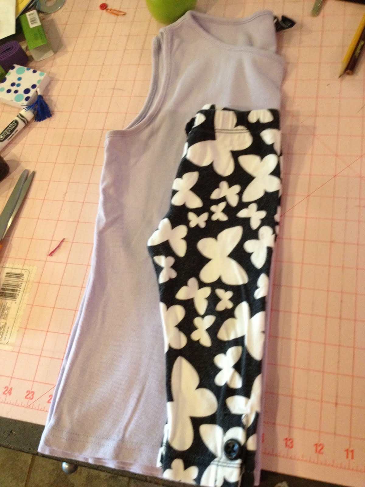 knit 'n lit Tutorial Make Baby/Toddler Leggings from an Shirt