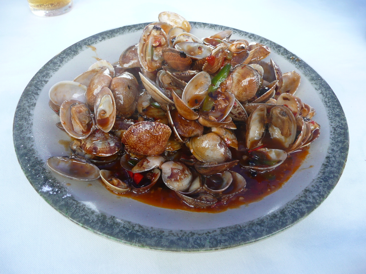 WEBS OF SIGNIFICANCE Feast (your eyes) on these clams! b