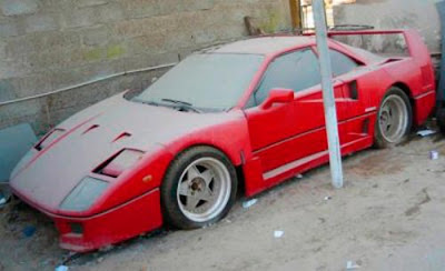 Ferrari Abandonada