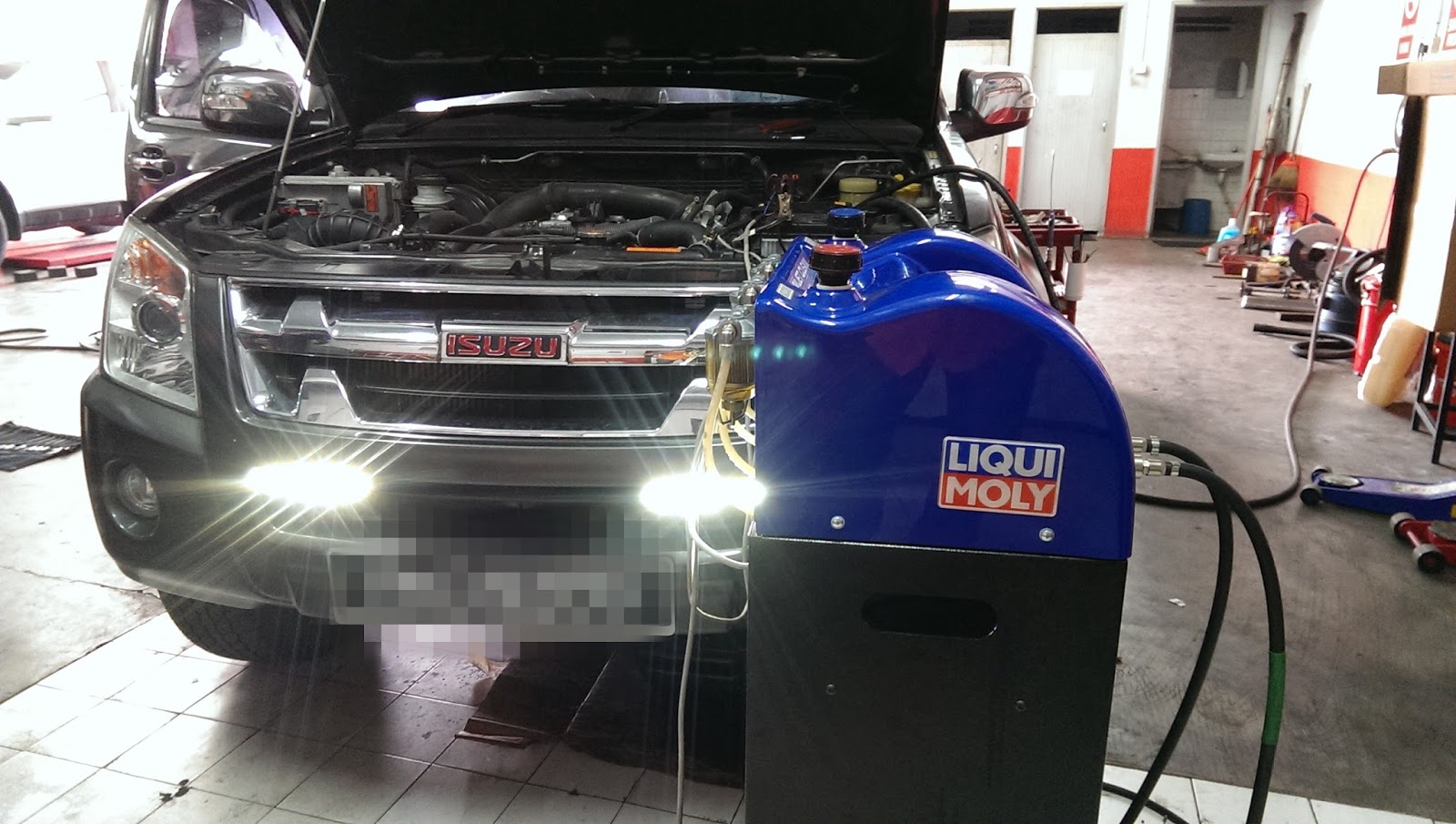 Do I need to clean the engine when replacing the oil Do I need to clean the engine when replacing the oil