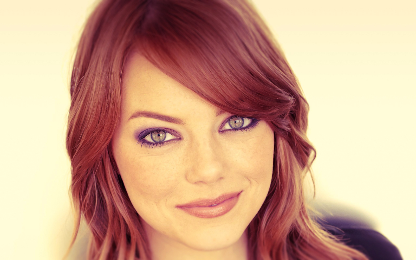 http://2.bp.blogspot.com/-44e6TH4W0_s/T9Npwl78n_I/AAAAAAAACI0/ysuqaqANOkk/s1600/Emma_Stone_Redhead_Beautiful_Photography_HD_Wallpaper-Vvallpaper.Net.jpg