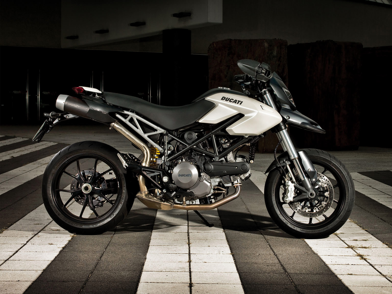 Buy 2011 Ducati Hypermotard 796 Super Moto on 2040-motos