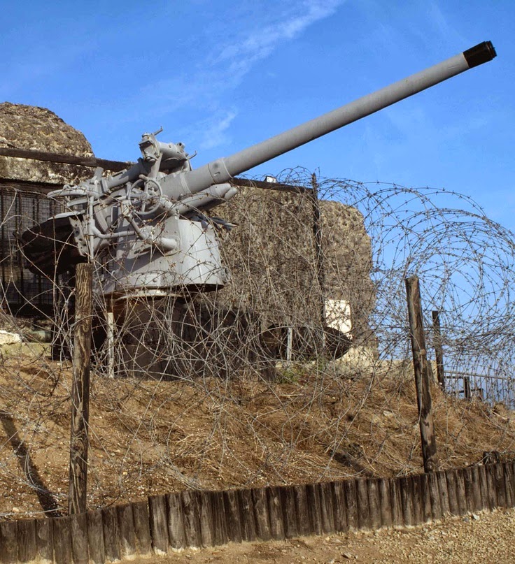 1945: An 80cm artillery shell for a German Schwerer Gustav super