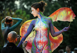 Artist Body Painting Women Without Clothes