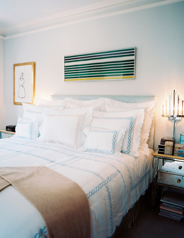 The Peak of Très Chic: Clean & Serene Bedroom Retreats