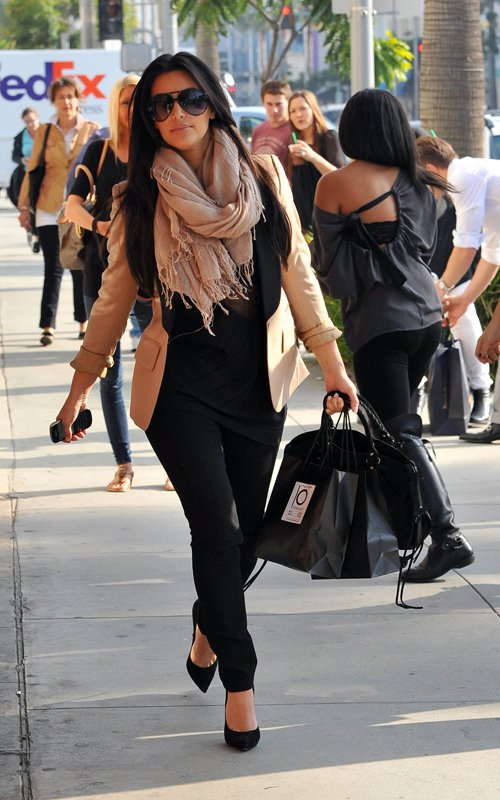This outfit is just perfection. In love with the scarf.
