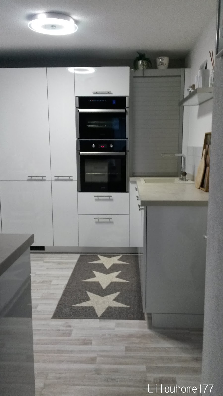 Déco : tapis étoilé gris ou blanc ?