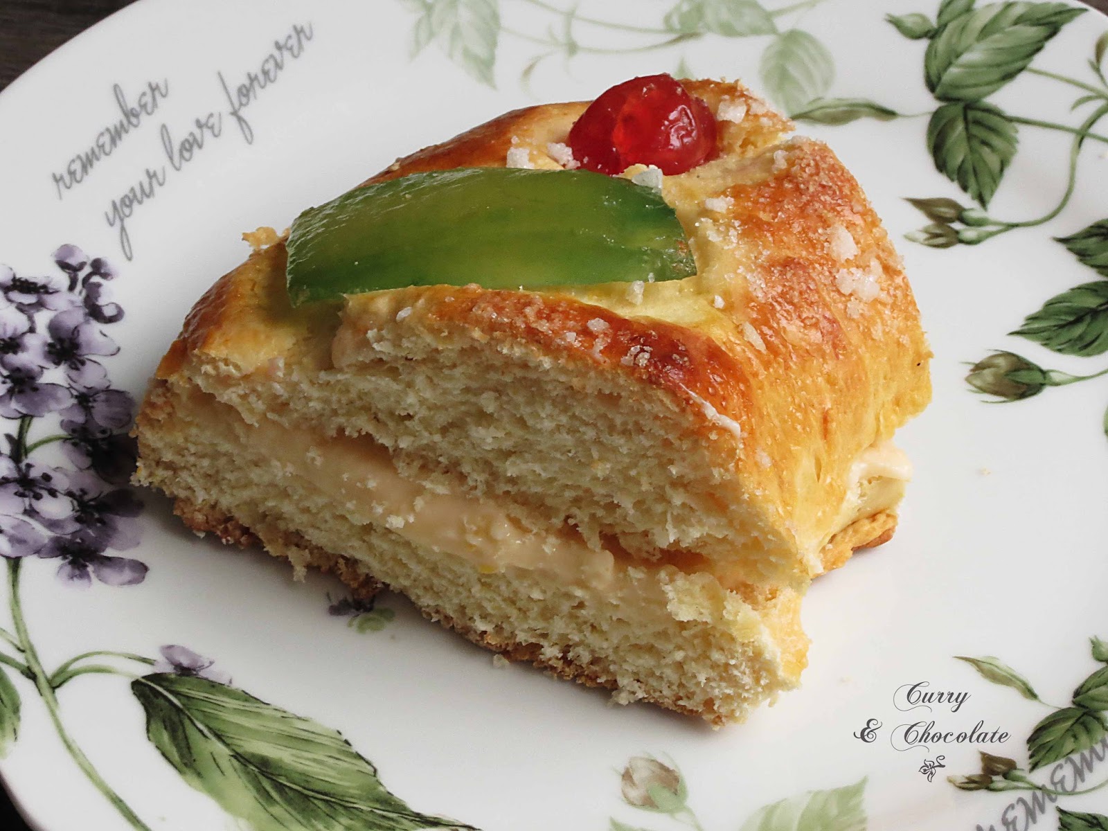 Roscón de Reyes relleno de crema pastelera Roscón de Reyes relleno de crema pastelera