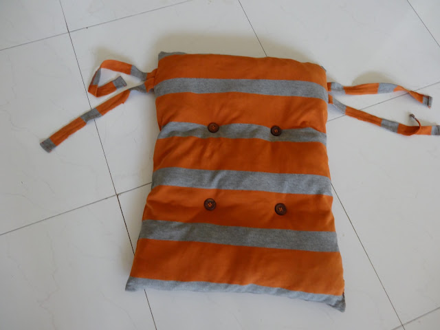Pillow with ties