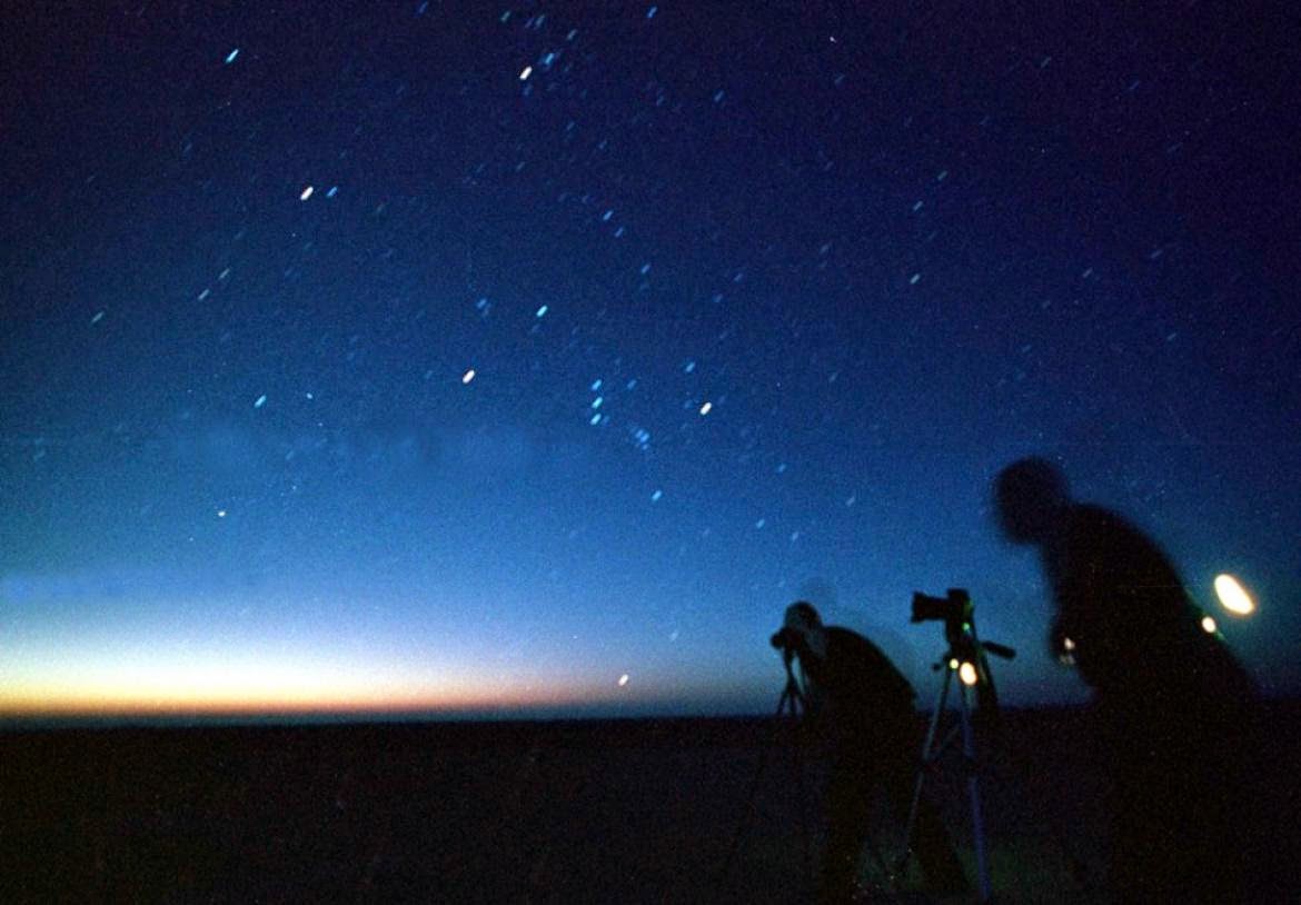 Where to watch meteor shower in Dubai? Boy Dubai Experiencing Dubai