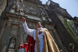 Criminal Cardenal Norberto Rivera Carrera, México | Ximinia