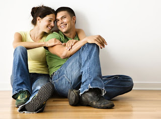 Pasangan Tersenyum - Pasangan Harmonis - Tips Cinta 2012 - Pasangan Bahagia - Ingin Info
