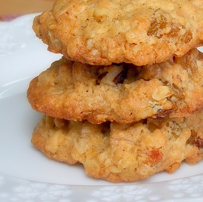 Oatmeal Cookies with Golden Raisins and Walnuts Grumpy's Honey Bunch