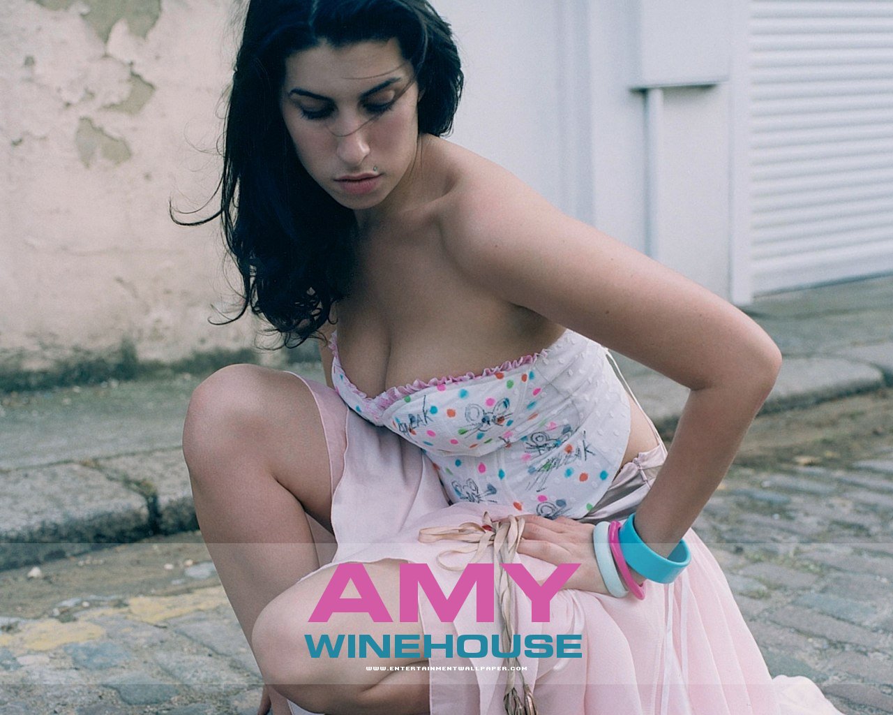 http://2.bp.blogspot.com/-4FP3sIub6mU/Ti7QIccw9wI/AAAAAAAAQ9w/DFCxj2EpzoM/s1600/amy_winehouse05.jpg