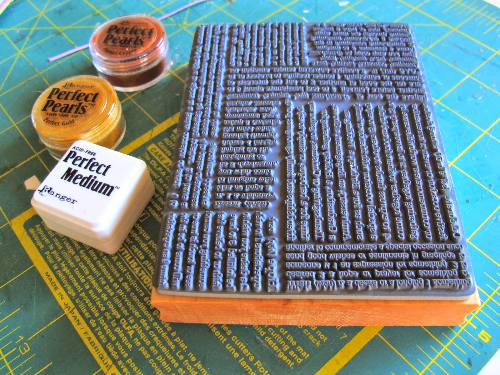 BluKatKraft DIY Decoupage Gold Embossed Wood Disc Earrings