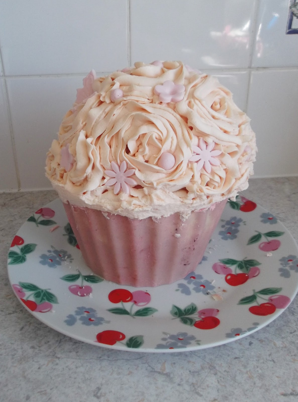 My attempt at a giant cupcake with melted chocolate bottom! ♥