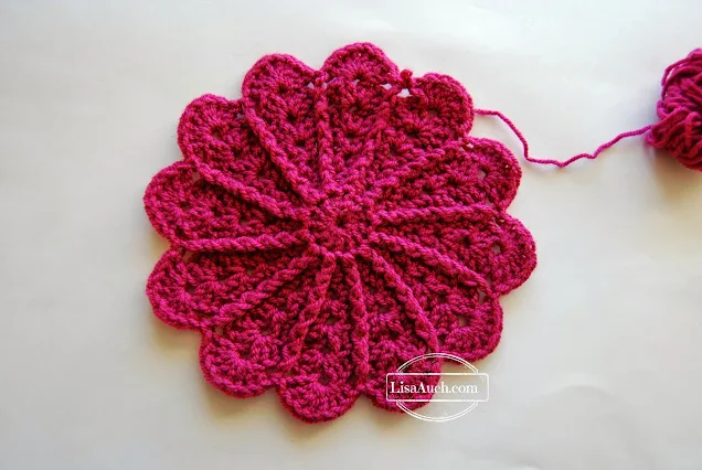 free crochet pattern 12 inch afghan square with flower  by lisaauch