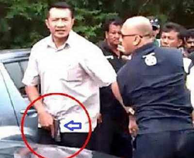 Polis Melaka hari ini menerima satu rakaman video memaparkan insiden mengacukan pistol ke arah orang awam oleh individu dipercayai pengawal peribadi Datuk Seri Anwar Ibrahim di majlis anjuran PKR di Kampung Baru Rim, Sabtu lepas.