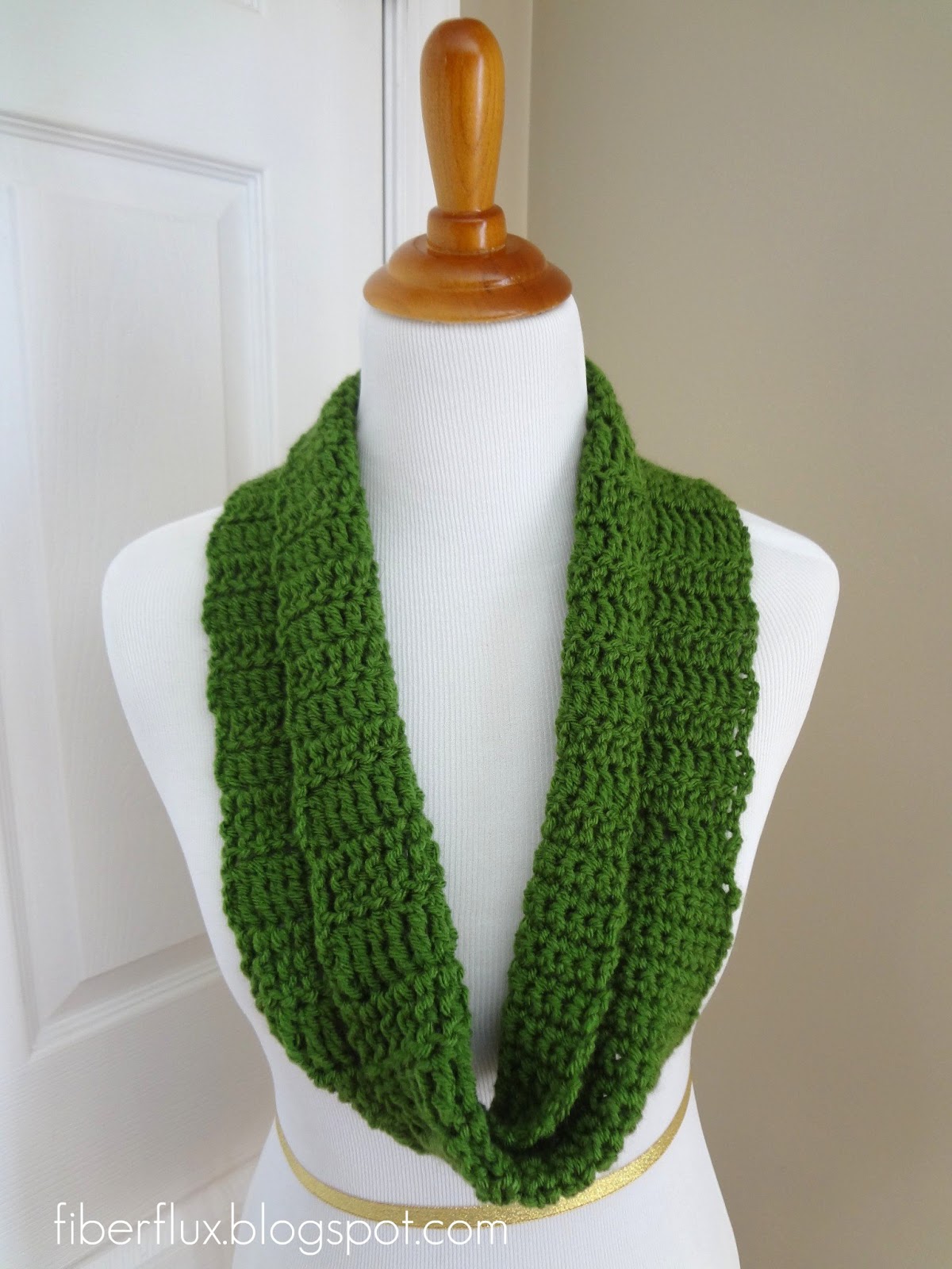 Fiber Flux: Free Crochet Pattern...Crochet Class Cowl!