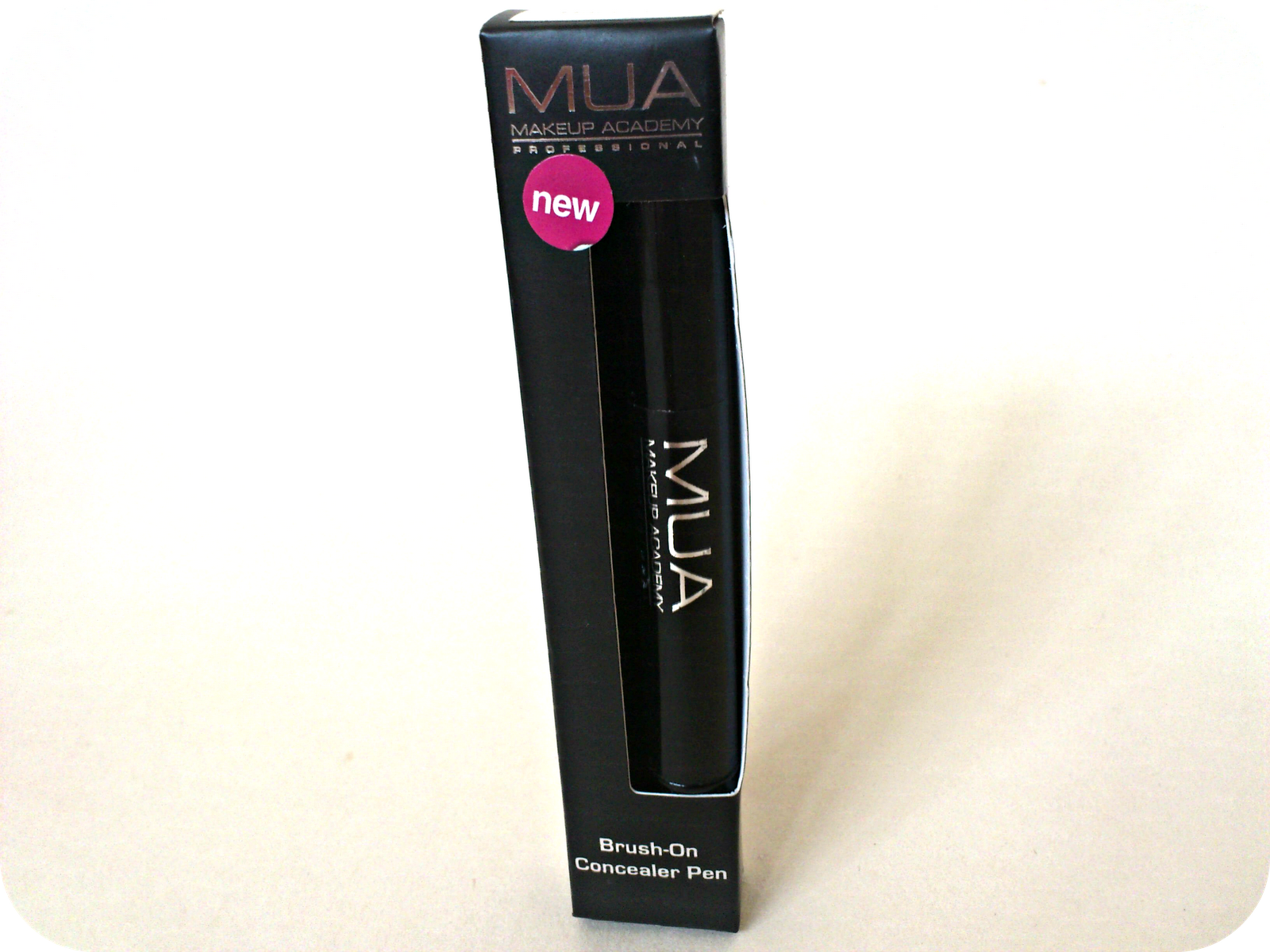 Its Amiieeism MUA BrushOn Concealer Pen