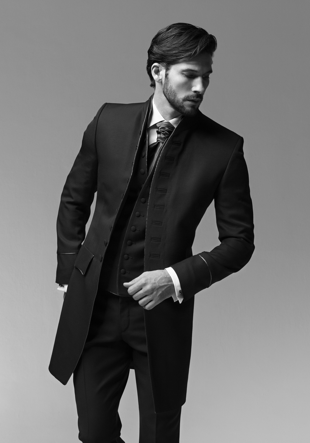 http://2.bp.blogspot.com/-4JXlQwiGmRs/TwzC4ih1JsI/AAAAAAAAF5U/f7St3ZTHDKo/s1600/creationmorgan-mariage-costume-homme-2012-wondersalle.fr.jpg