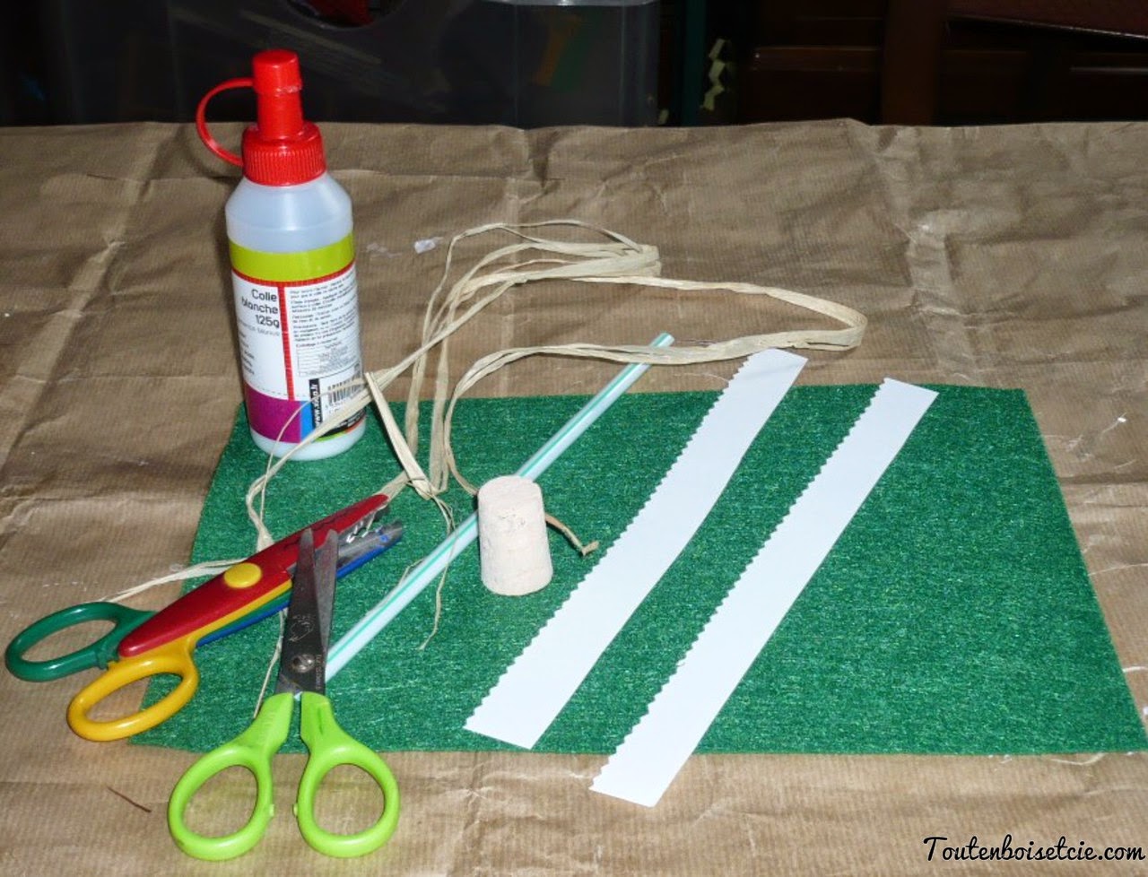 atelier découpage et collage pour le 1er mai