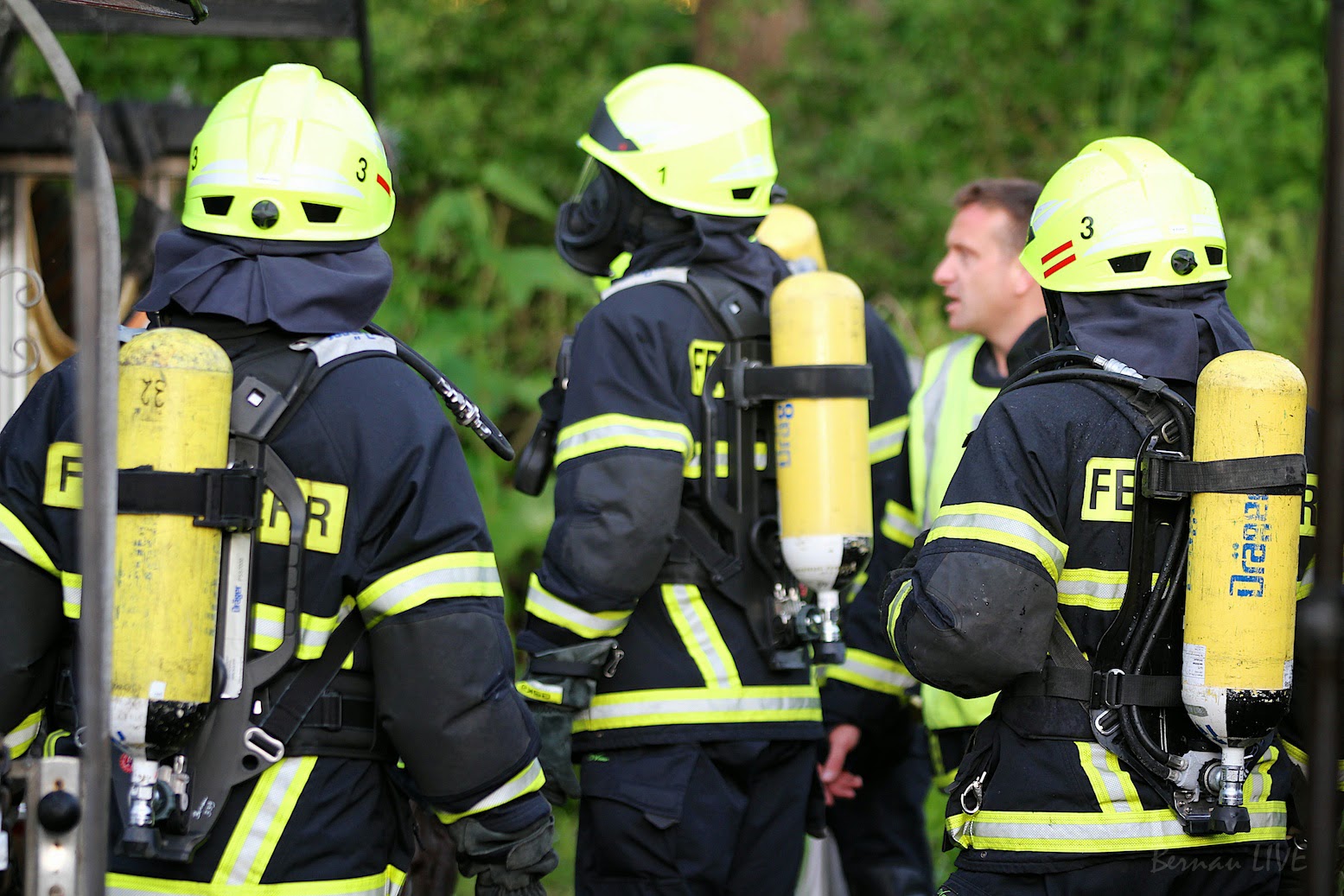 Bernau: Grosseinsatz der Feuerwehr - Bungalow Brand... 78 Bernau LIVE - Dein Stadtmagazin für Bernau bei Berlin