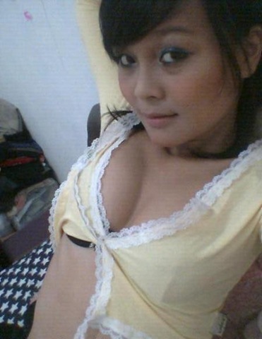 Kumpulan Foto Bugil ABG: Dina Narsis