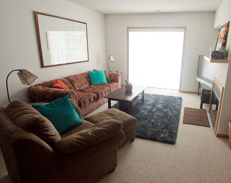 DIY Lady Hacks Cover Up That Old Couch