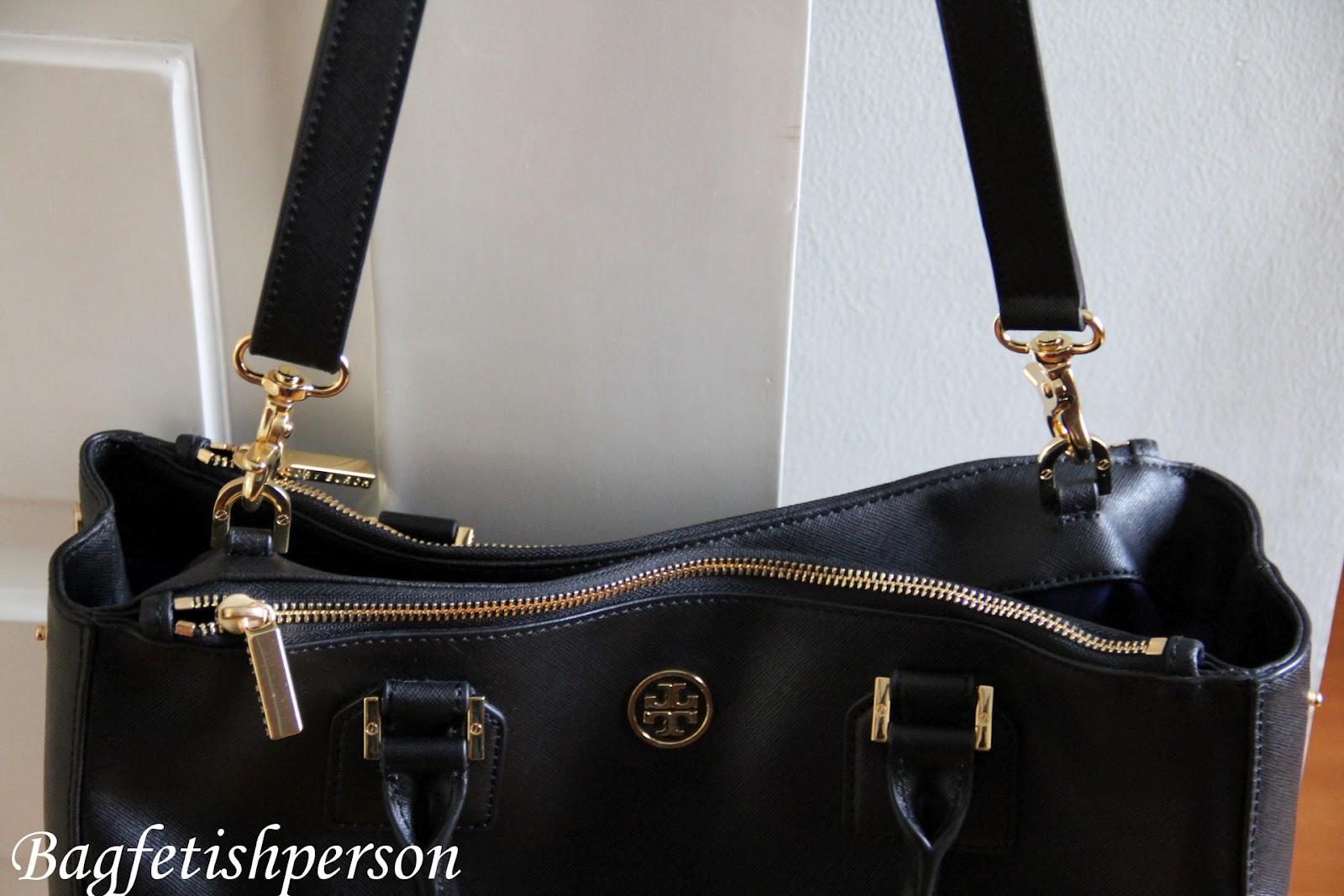 Sydney's Fashion Diary: Review: Tory Burch Robinson Double-zip