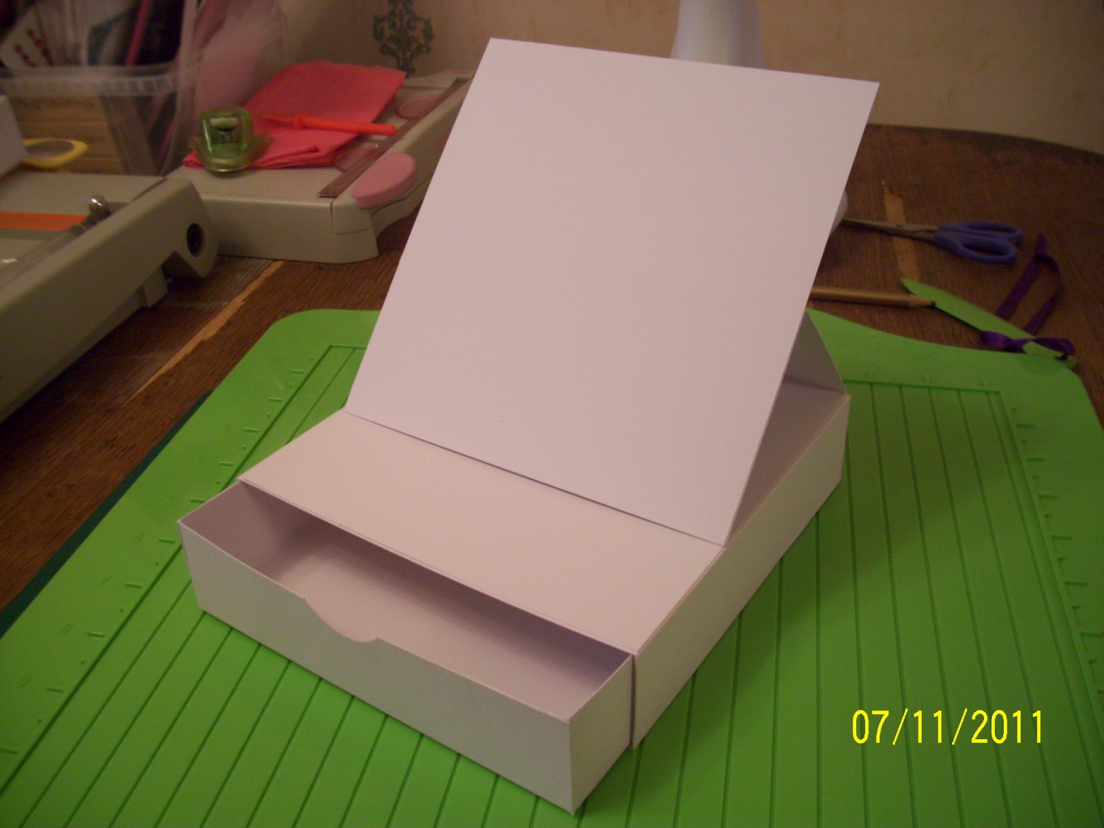 TRACEY'S KRAFTS Easel Card On A Box With Drawer Tutorial