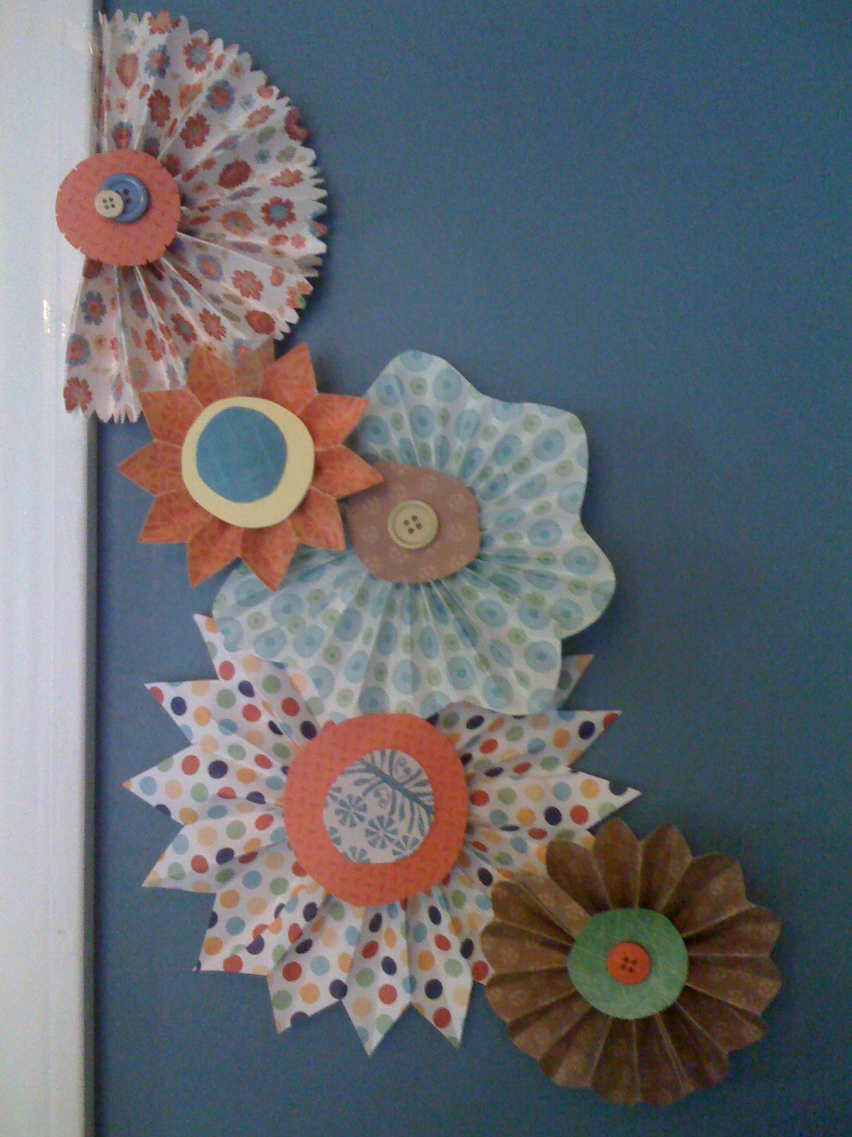 the wizard of odds DIY Scrapbook Paper Wallflowers