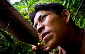 Unos indígenas amazónicos se unen en contra de un gigante petrolero canadiense.