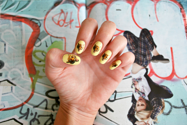 Tiger nail design in gold - wide 8