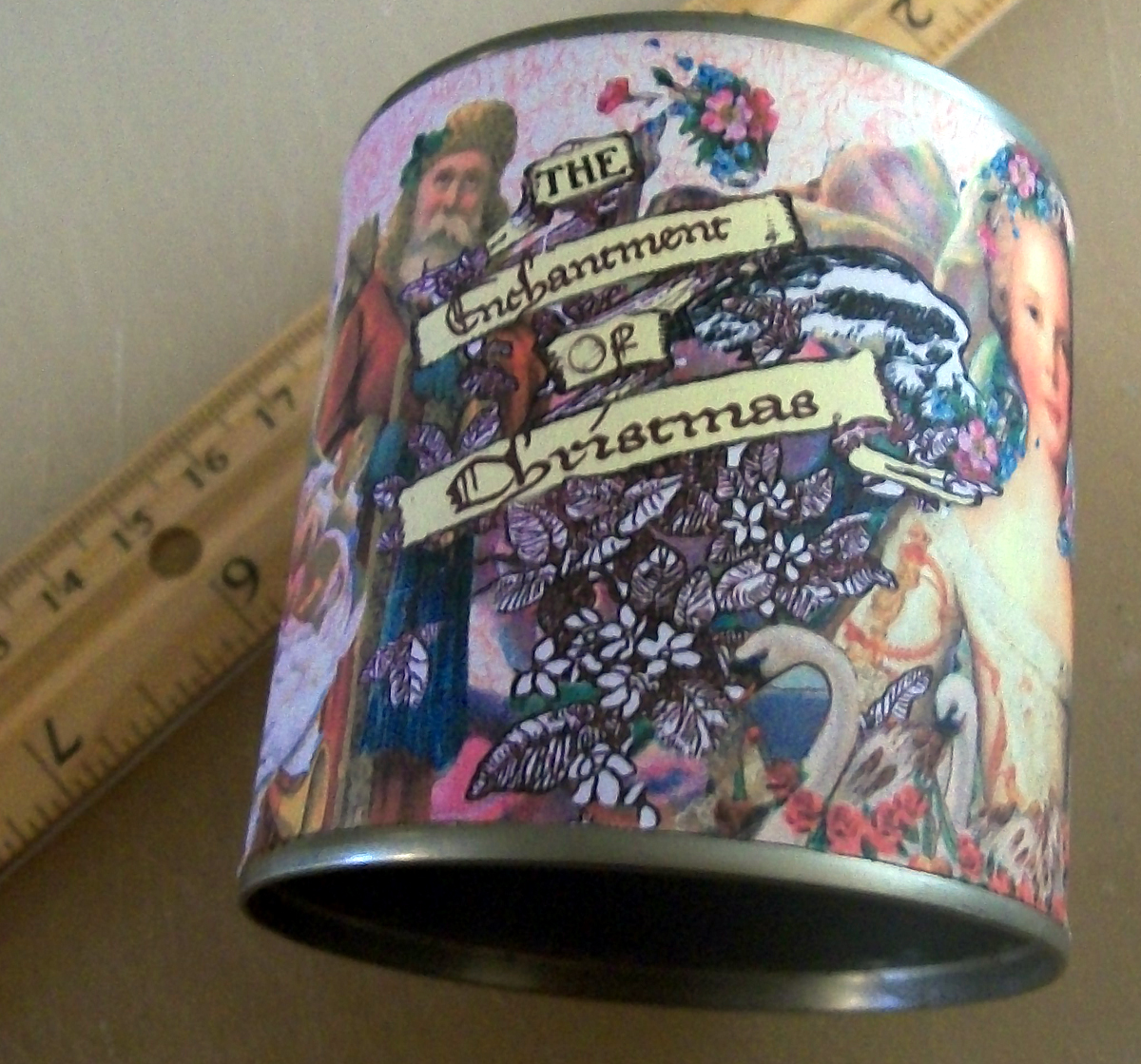 Rhissanna Gift Wrap in a Tin. The Tutorial