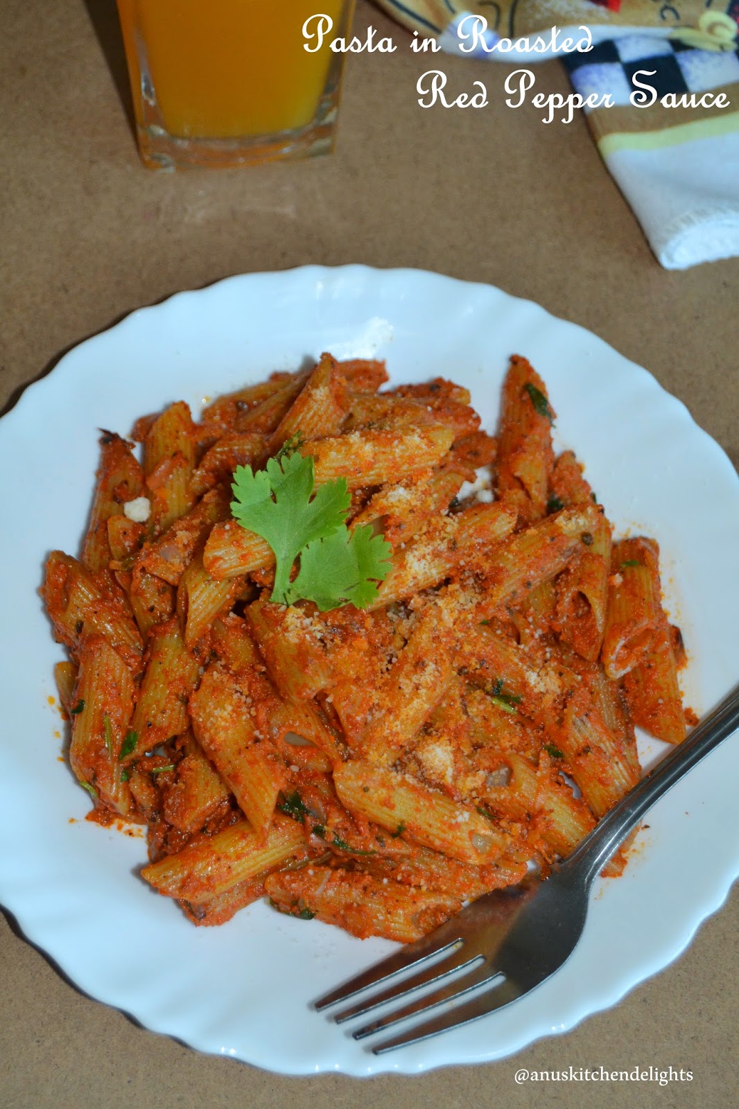 Pasta in roasted red pepper sauce