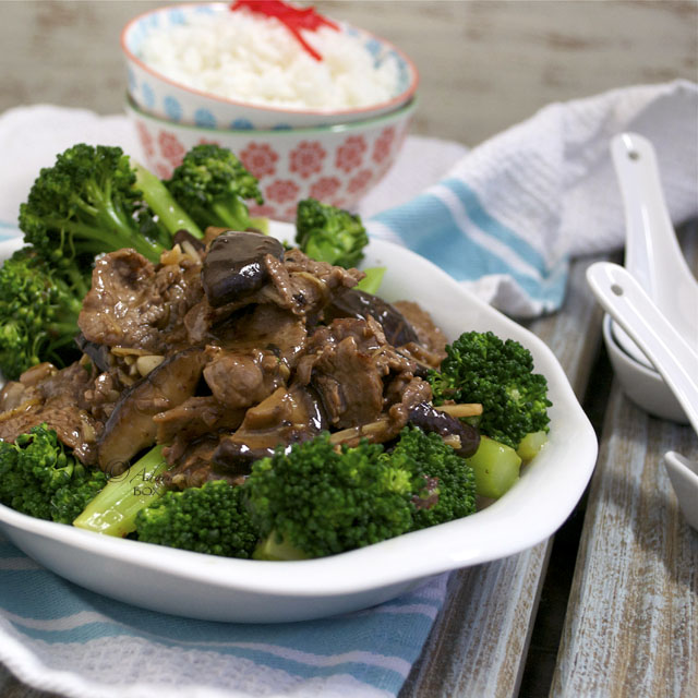 Adora's Box BEEF AND SHITAKE MUSHROOMS ON TENDERSTEM BROCCOLI
