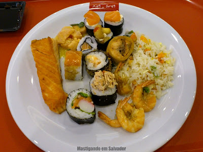 Xin San: Prato com as opções do buffet Xin San: Prato com as opções do buffet