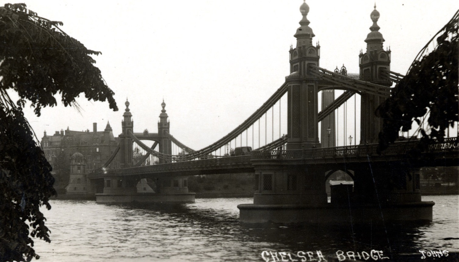 Amazing Historical Photo of Chelsea Bridge  in 1938 