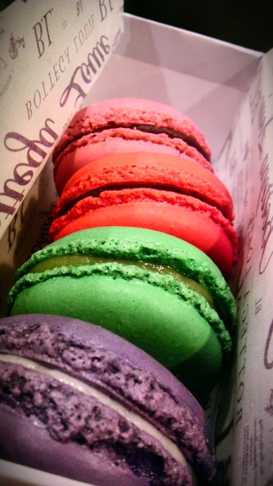 Colorful Macaroons Box Android Wallpaper