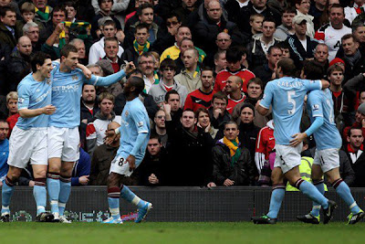 Manchester City celebrates David Silva goal