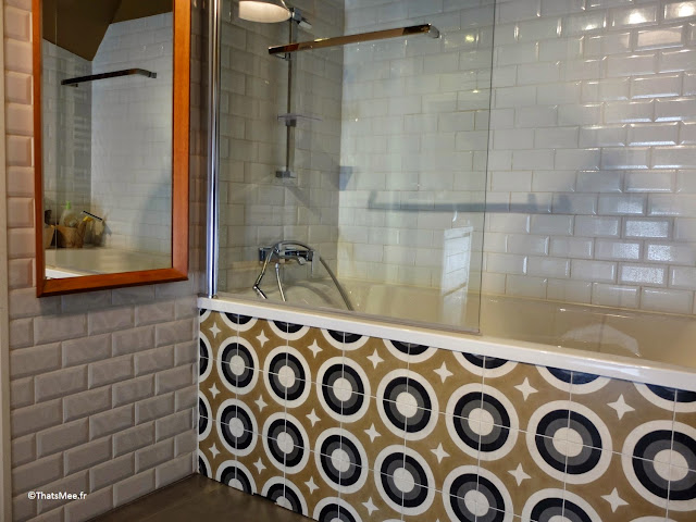 salle de bain déco carreaux métro parisien, salle de bain carreaux de ciment marron cercle et étoiles Mosaic del Sur 