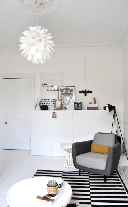 DE LUNARES Y NARANJAS: Miércoles de arquitectura: una casa en blanco y