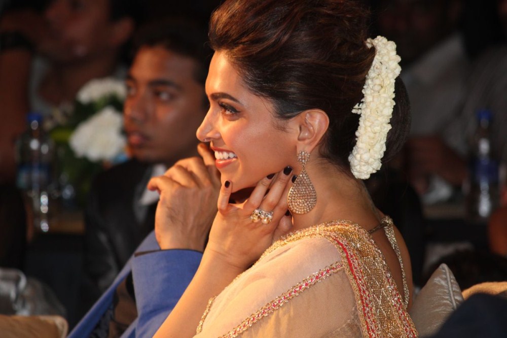 DEEPIKA IN chennai express movie stills | image