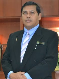 En Sarjakhan b. Abu Bakar