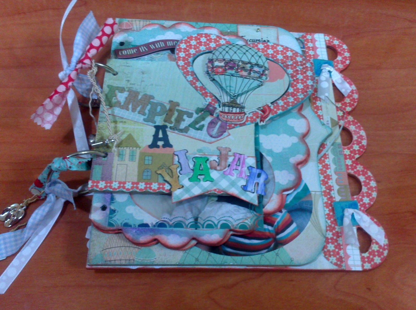 IDEAS 10 manualidades y Scrapbook ALBUM DE SCRAPBOOK DE KAISERCRAFT