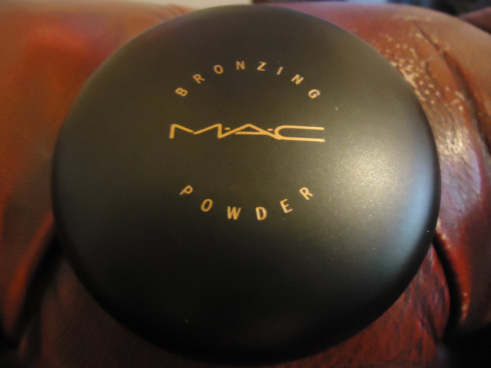 SparkleBox MAC Refined Golden Bronzing Powder