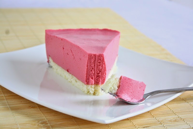 RASPBERRY MOUSSE PIE